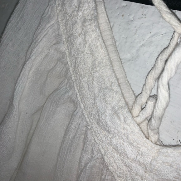 Super Cute Cold Shoulder Flowy Top - Picture 4 of 4